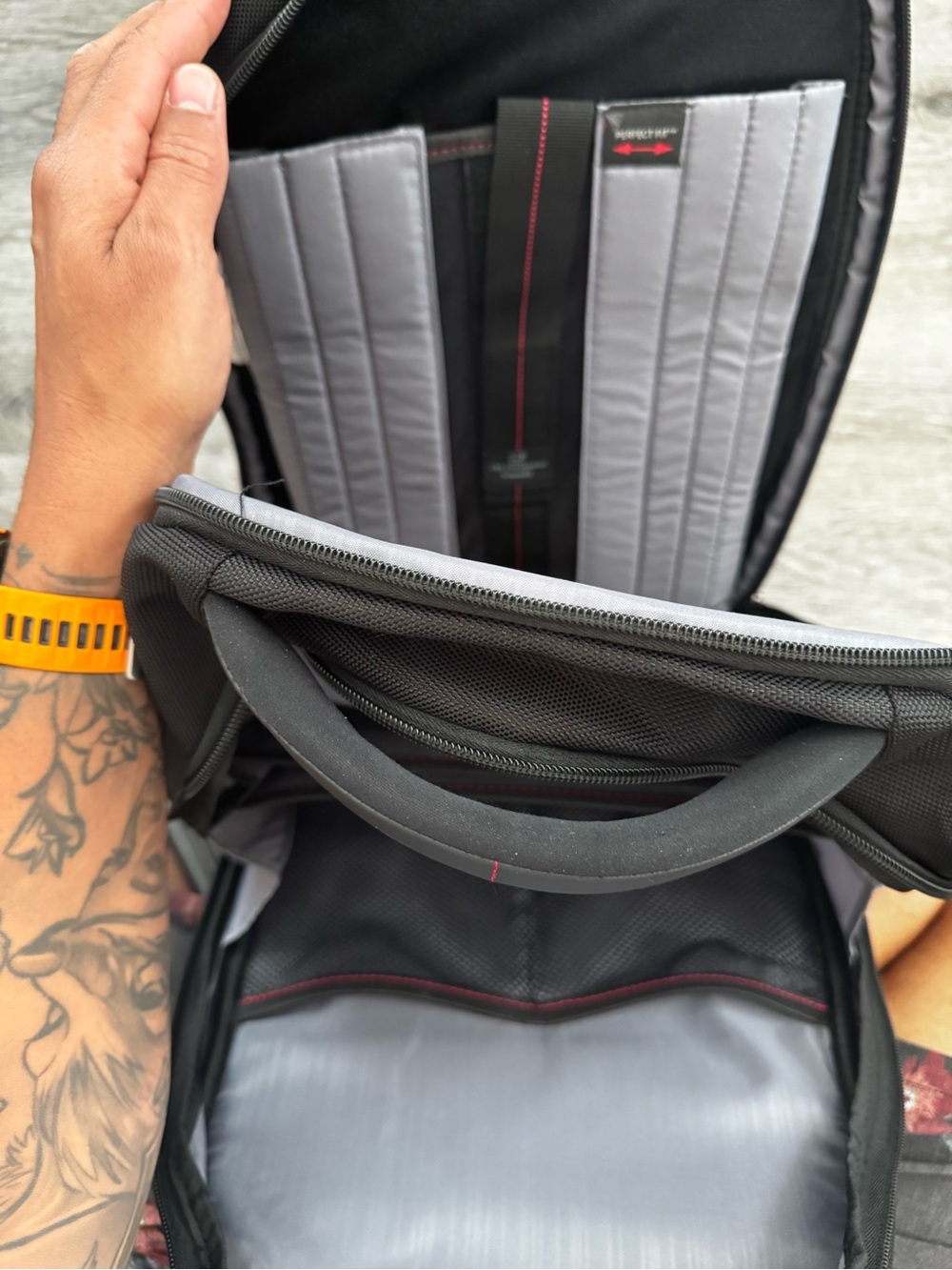 Samsonite Black Backpack with Red Accent Zippers - Picture 5 of 8